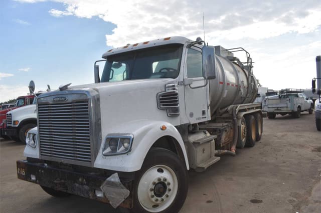 2013 Freightliner 122 SD