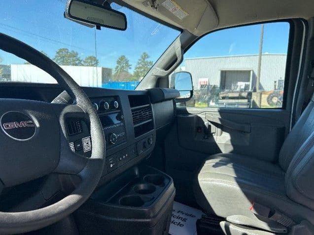 2021 GMC Commercial Vans image 7