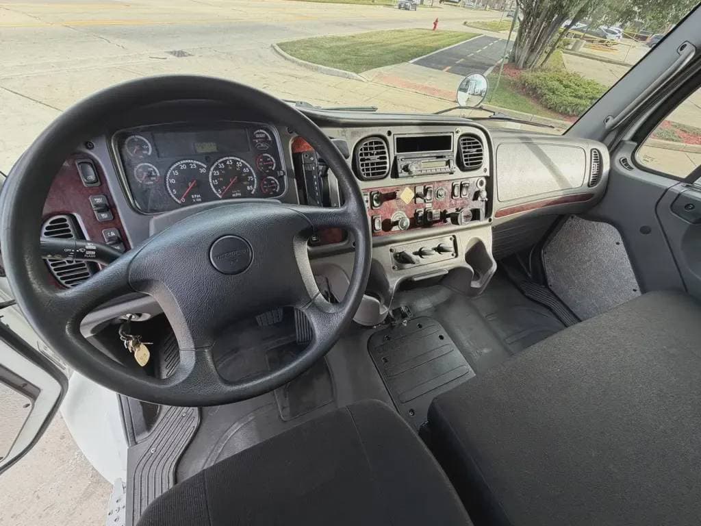 Used 2014 FREIGHTLINER Box Truck - Straight Truck, Expeditor-Hotshot, Contractor Truck - BUSINESS CLASS M2 106 For Sale image 9