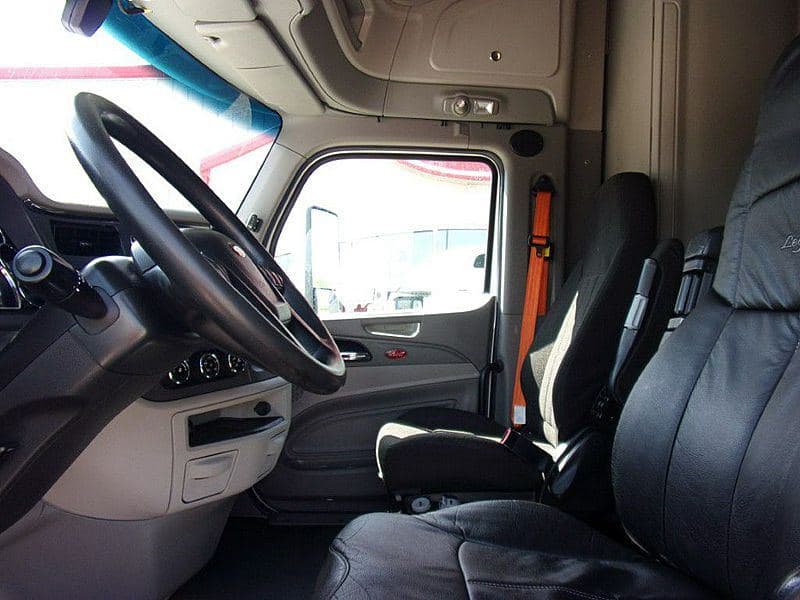 2021 Peterbilt 579 image 9