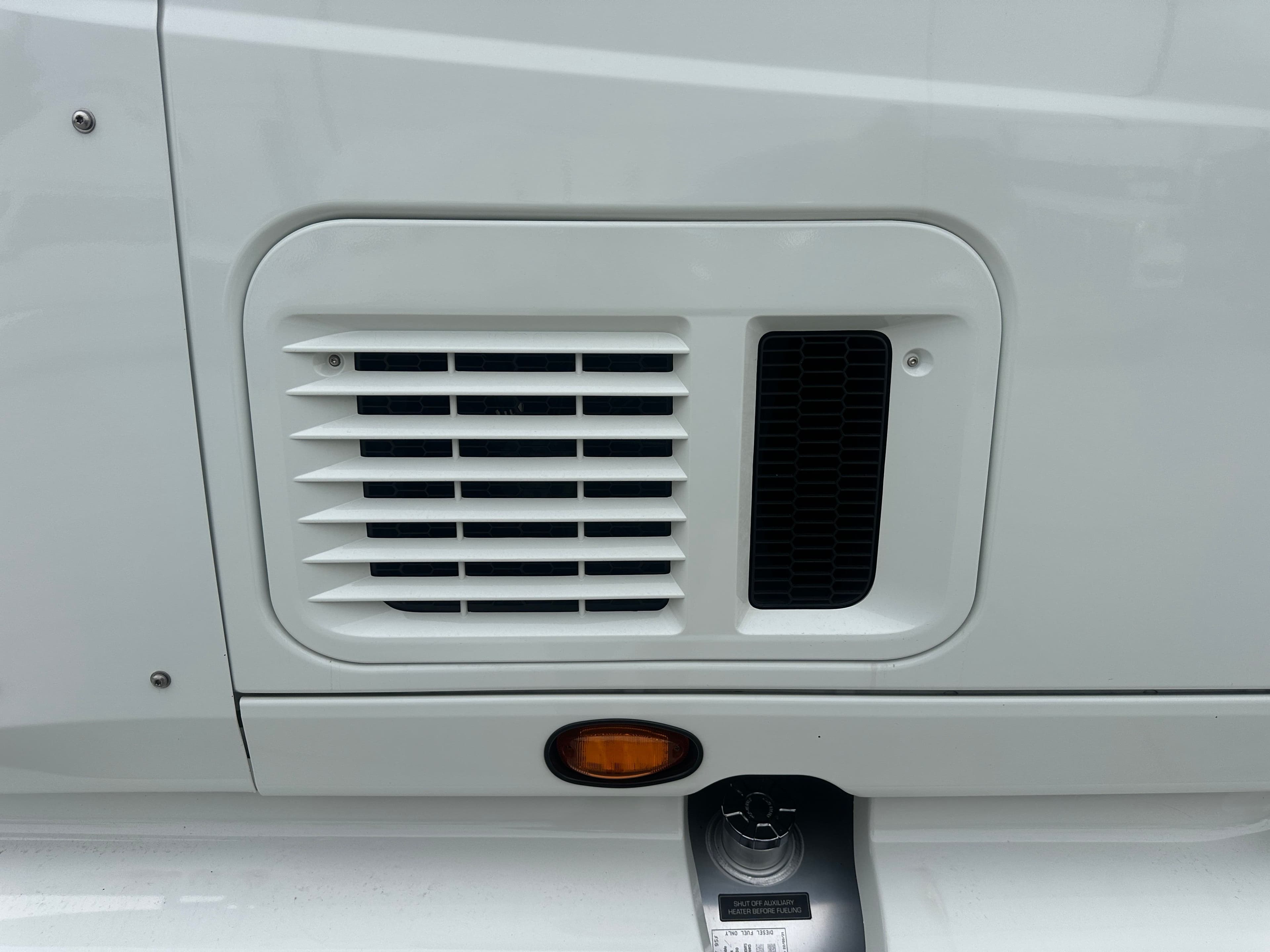 2022 International LT image 17