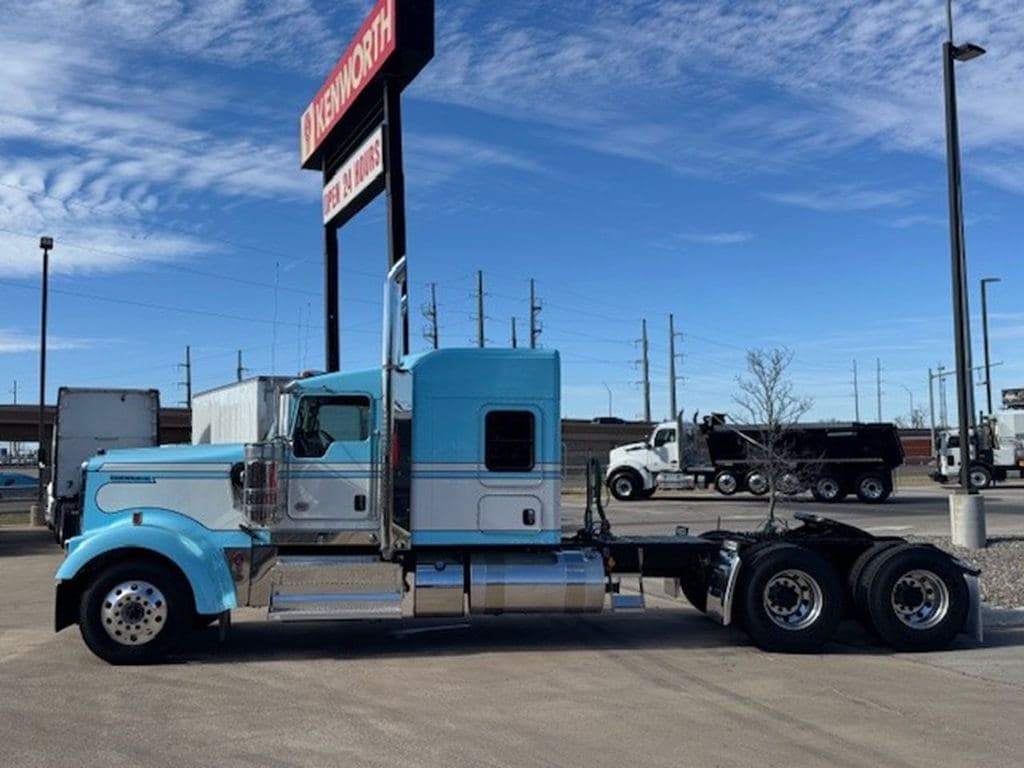 New 2026 KENWORTH W900L image 9
