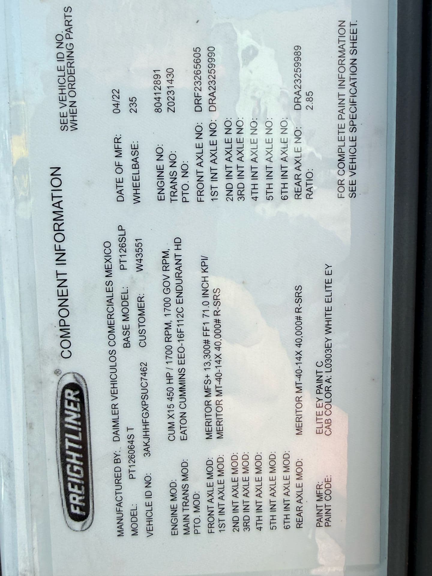 2023 Freightliner - Cummins Engine - 438k - 15k Hours! image 11