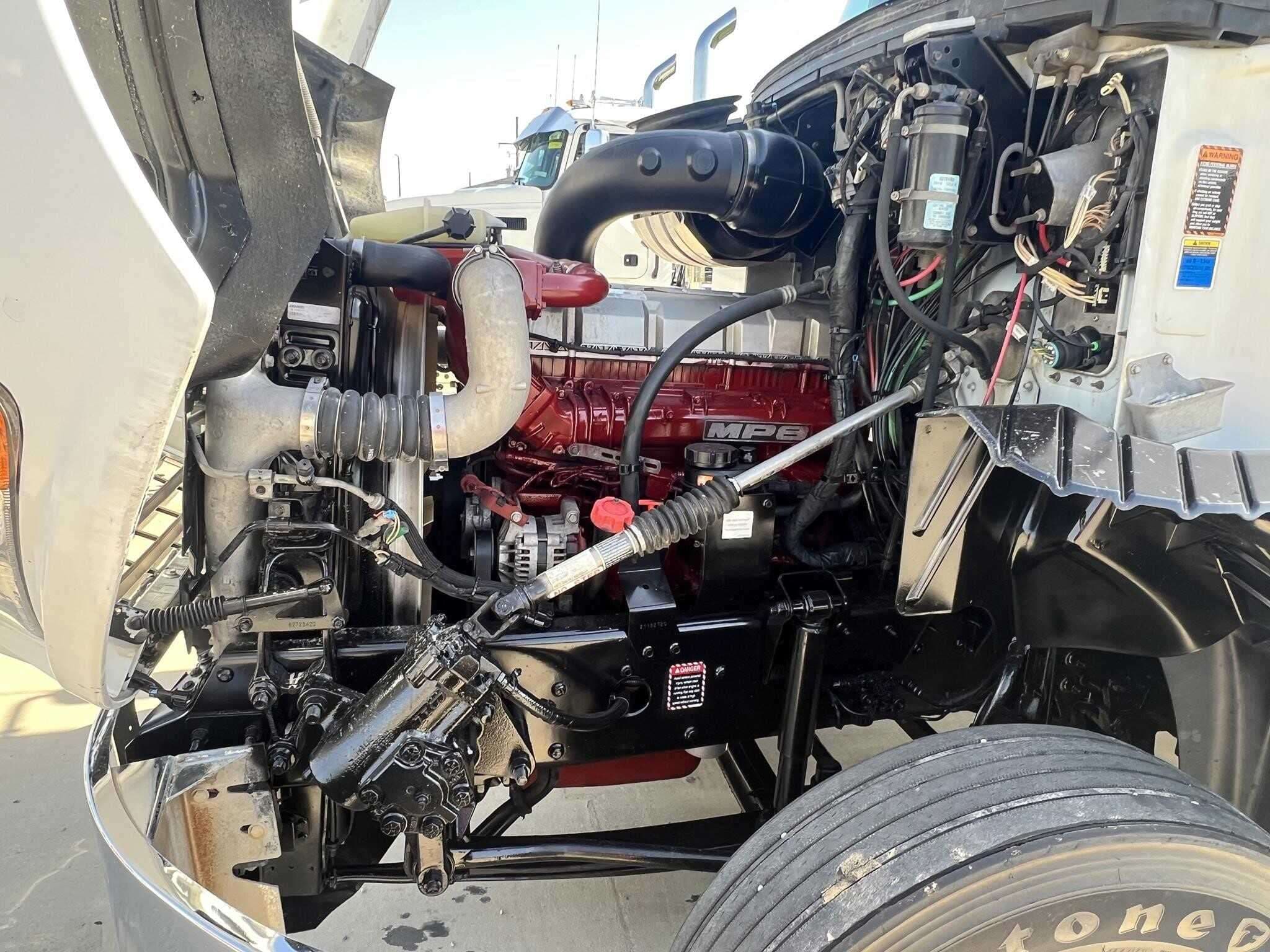 Used 2017 MACK 600 Conventional - Day Cab image 8