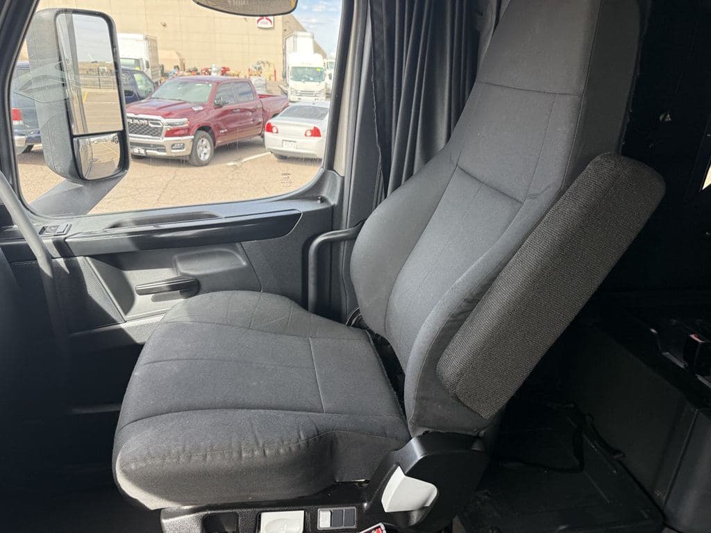 Used 2024 FREIGHTLINER PT126064ST image 19