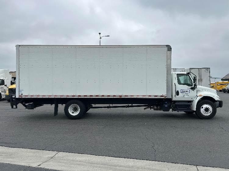 2022 International MV607 Box Truck - 220HP, 6 Speed Automatic, Roll up Door image 15