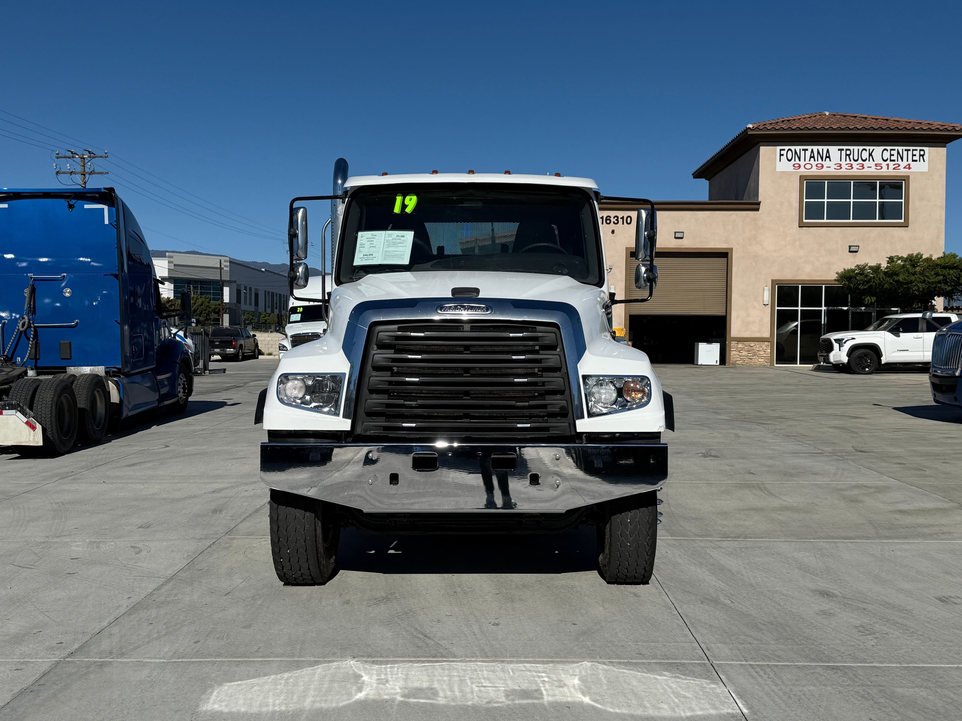 2019 Freightliner 114SD image 2