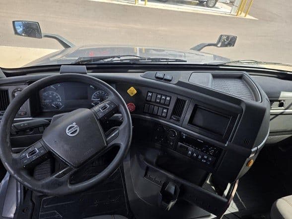 2020 Volvo VNL64T760 image 13