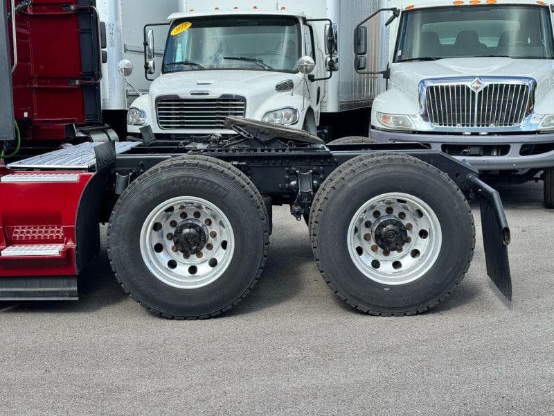 2021 Volvo VNL image 19