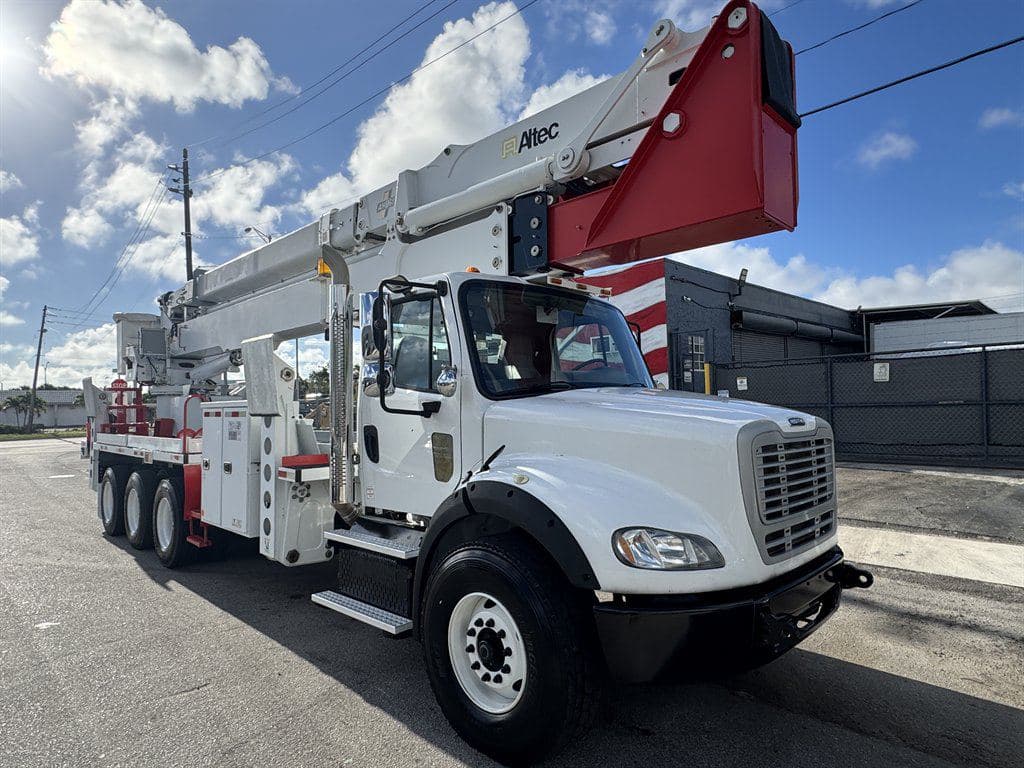 2015 Freightliner M2-112 image 20