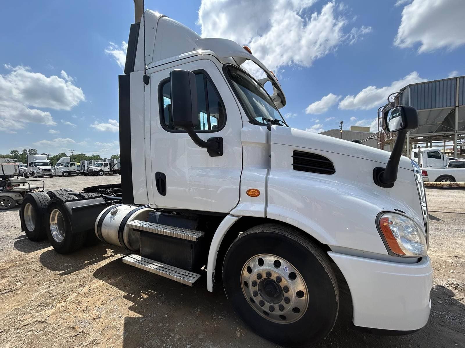 2020 Freightliner Cascadia 113 image 3