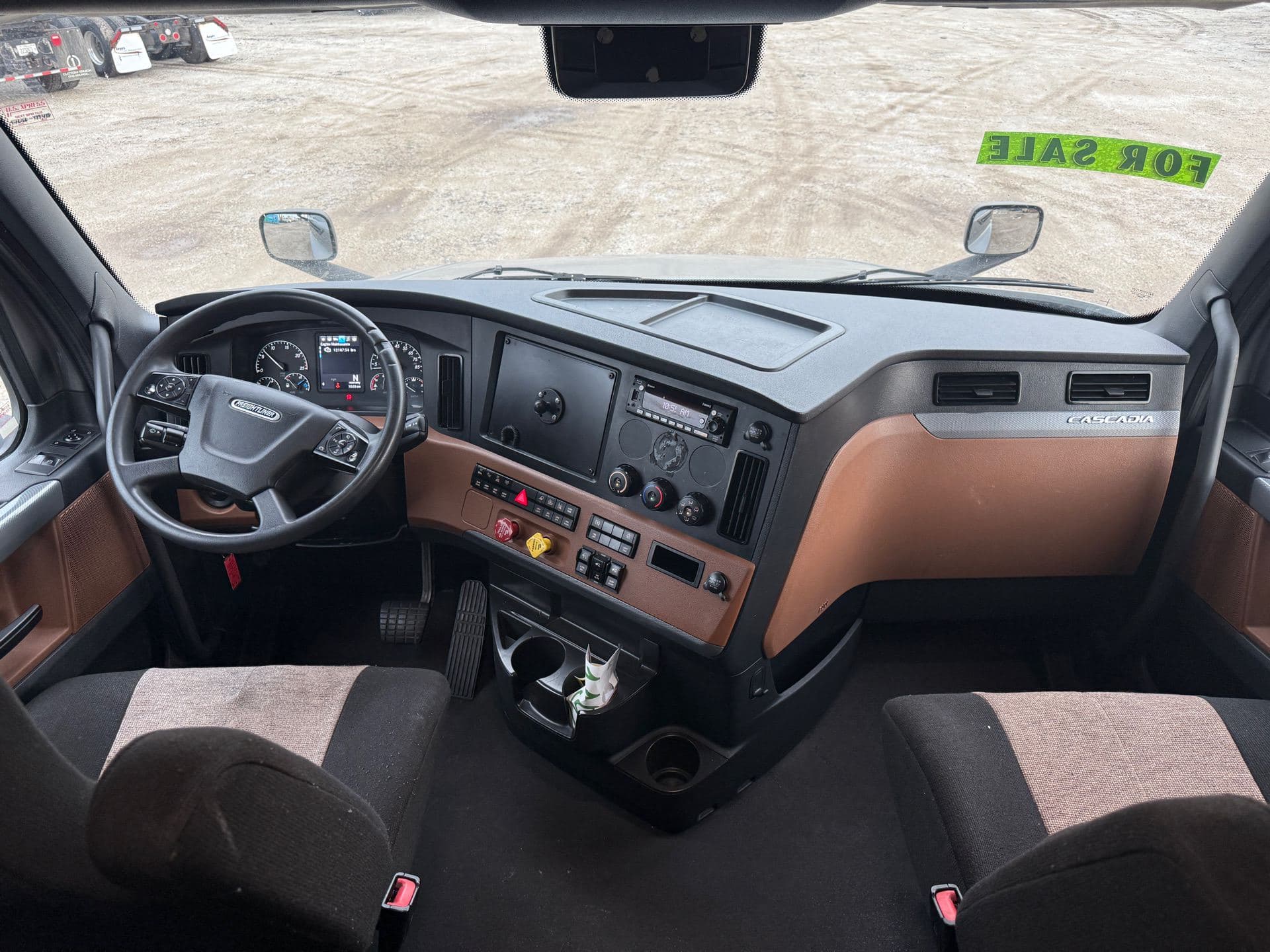 2022 Freightliner - 432k - 12k Hours - 455 HP image 16