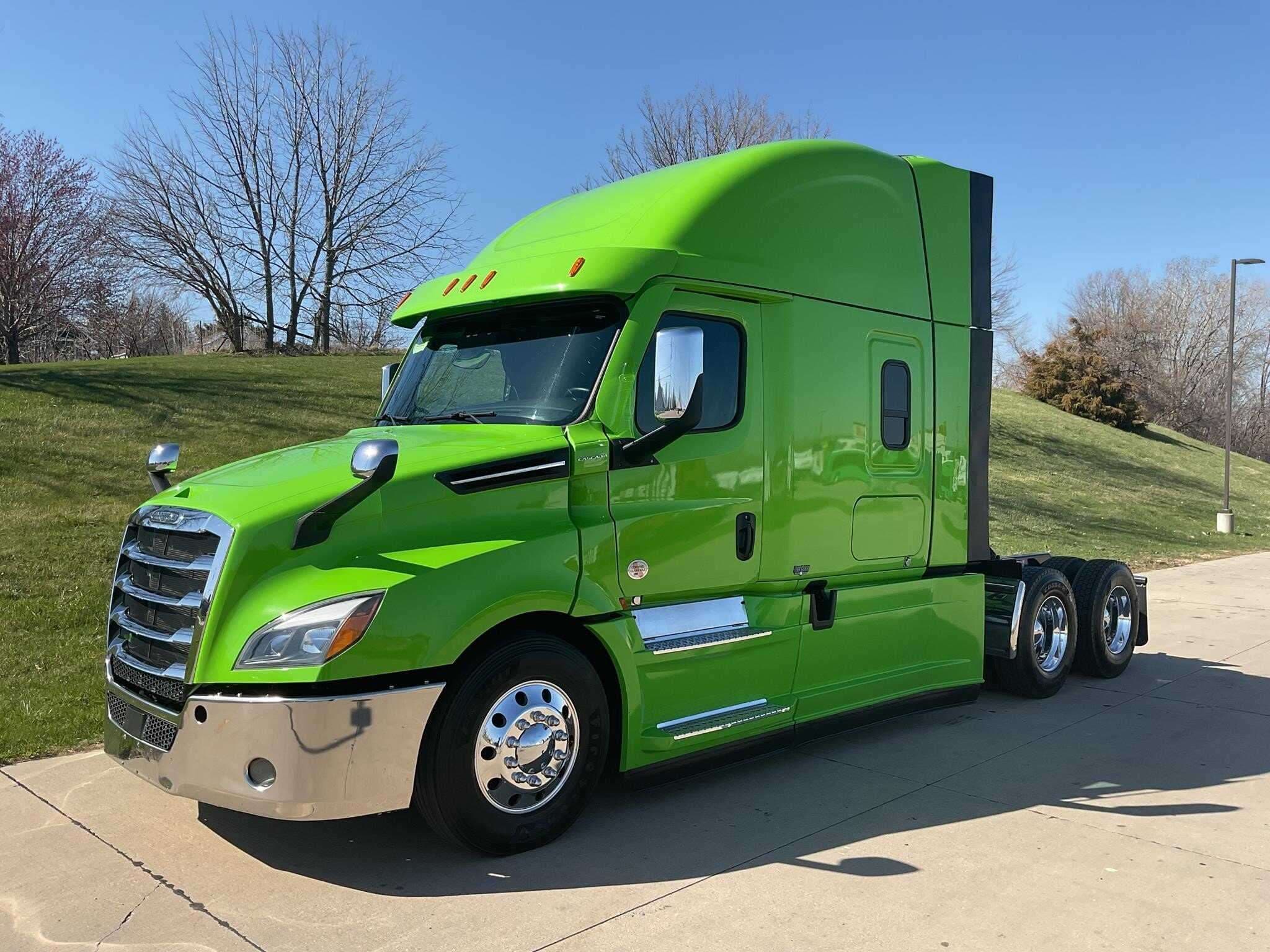 2022 Freightliner Cascadia 126 image 1