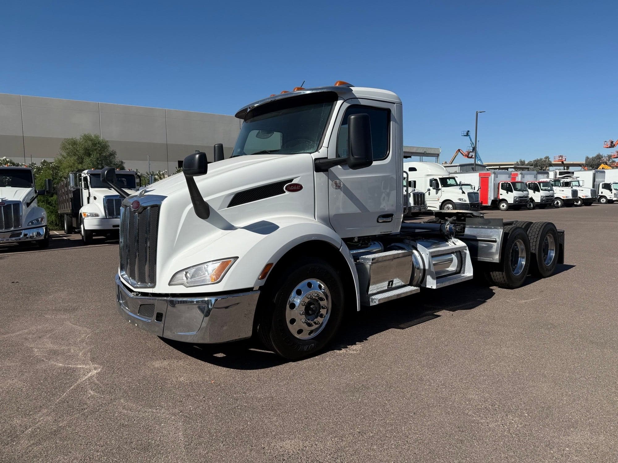 2023 Peterbilt 579 image 1