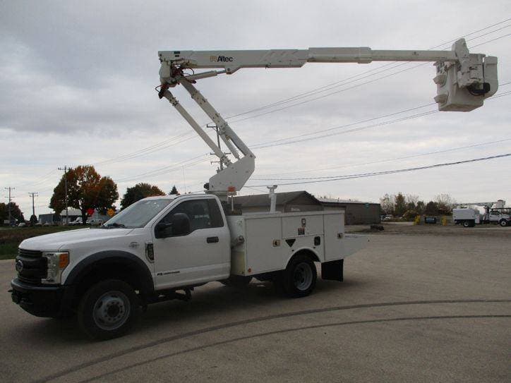 2017 Ford F-550 BUCKET TRUCK 92K MILES image 43