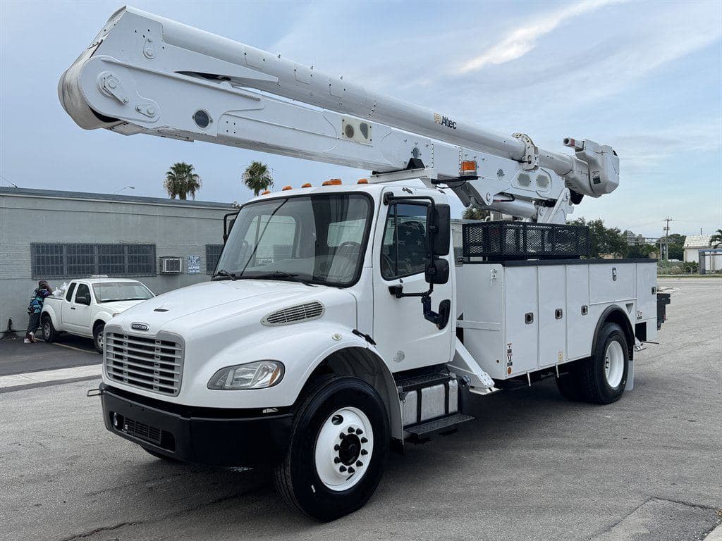 2018 Freightliner M2-106 image 4
