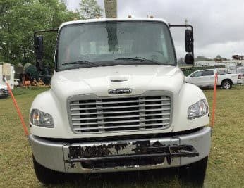 2016 Freightliner M2 106 image 2