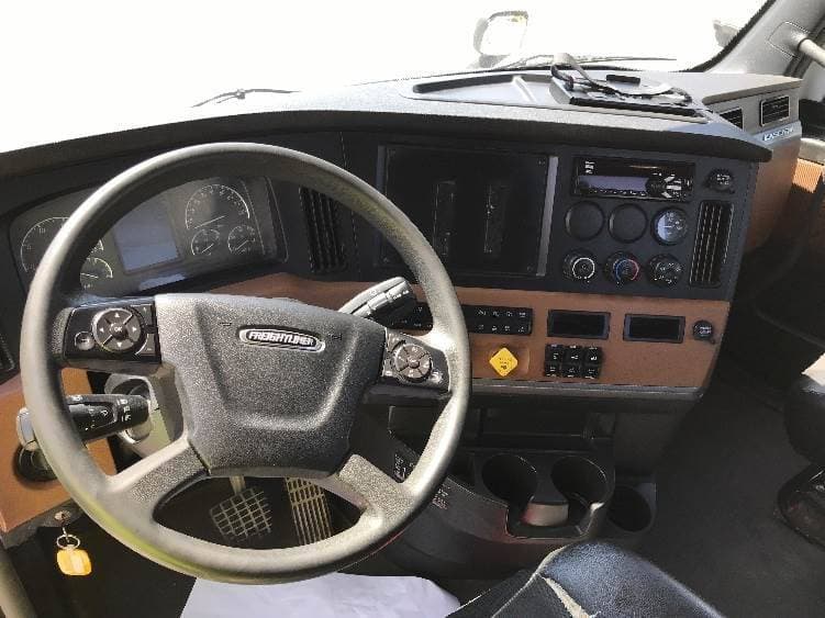 2021 Freightliner Cascadia image 12