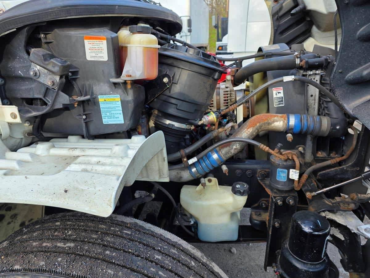 2020 Freightliner M2 image 16