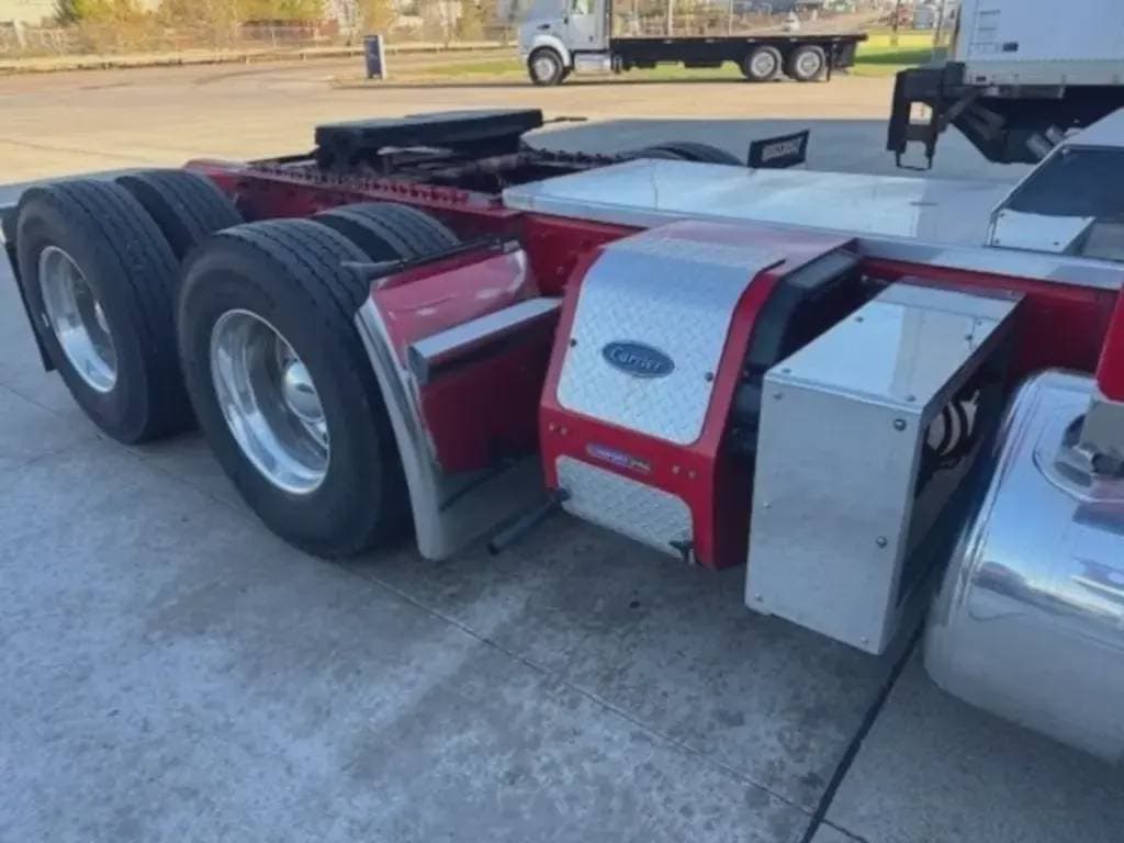 2022 Peterbilt 389 image 4