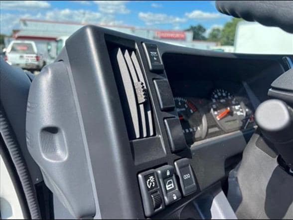 2024 Isuzu NPR HD image 24