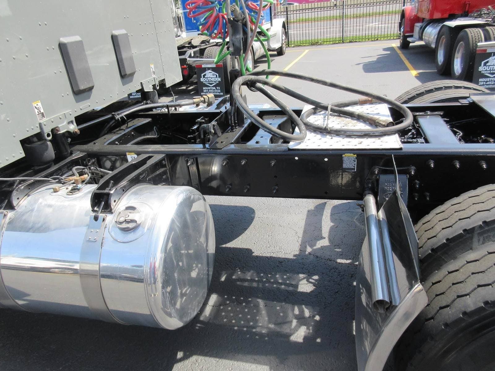 2023 Peterbilt 567 image 6