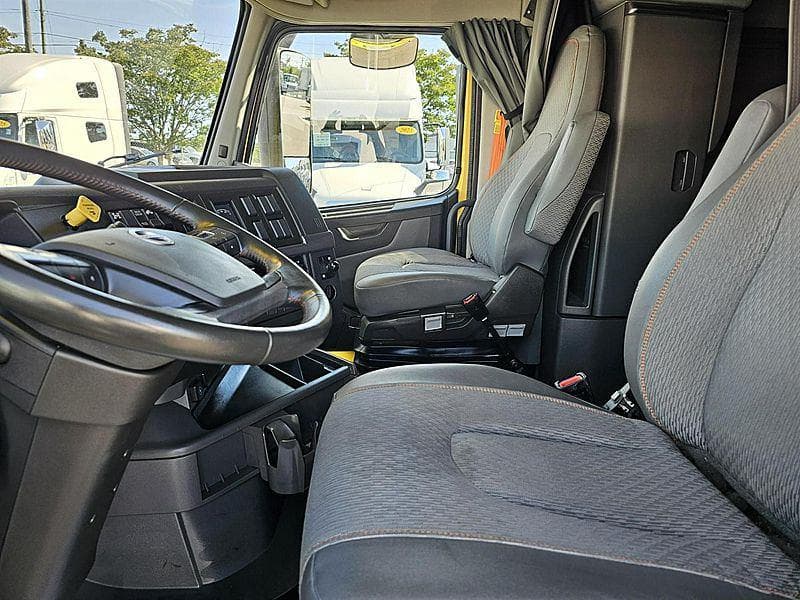 2024 Volvo VNL760 image 6