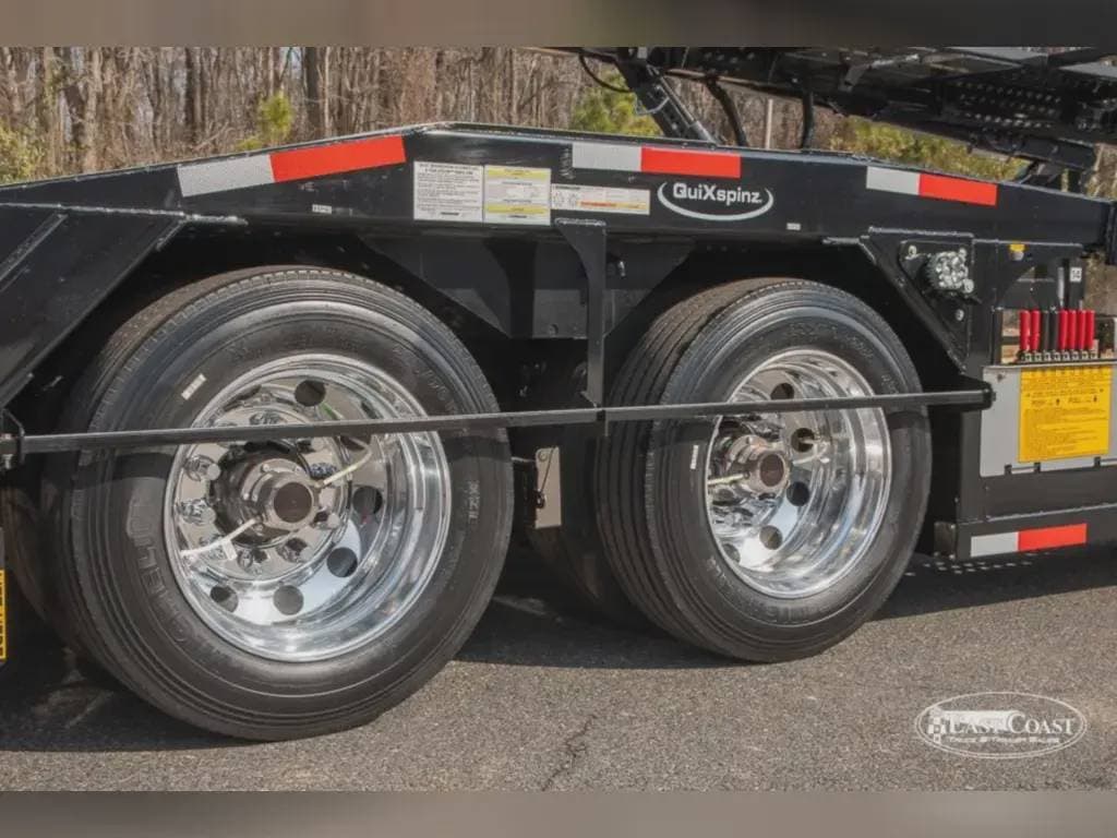 2025 Peterbilt 589 image 8