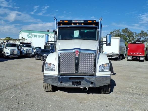 2026 Kenworth T880 image 2