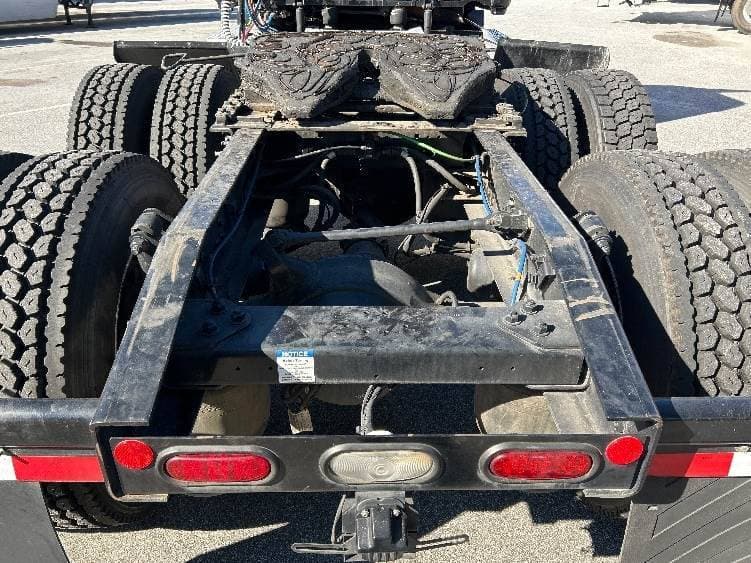 2019 Freightliner Cascadia 126 Day Cab Truck - 450HP, 12 Speed Automatic image 6