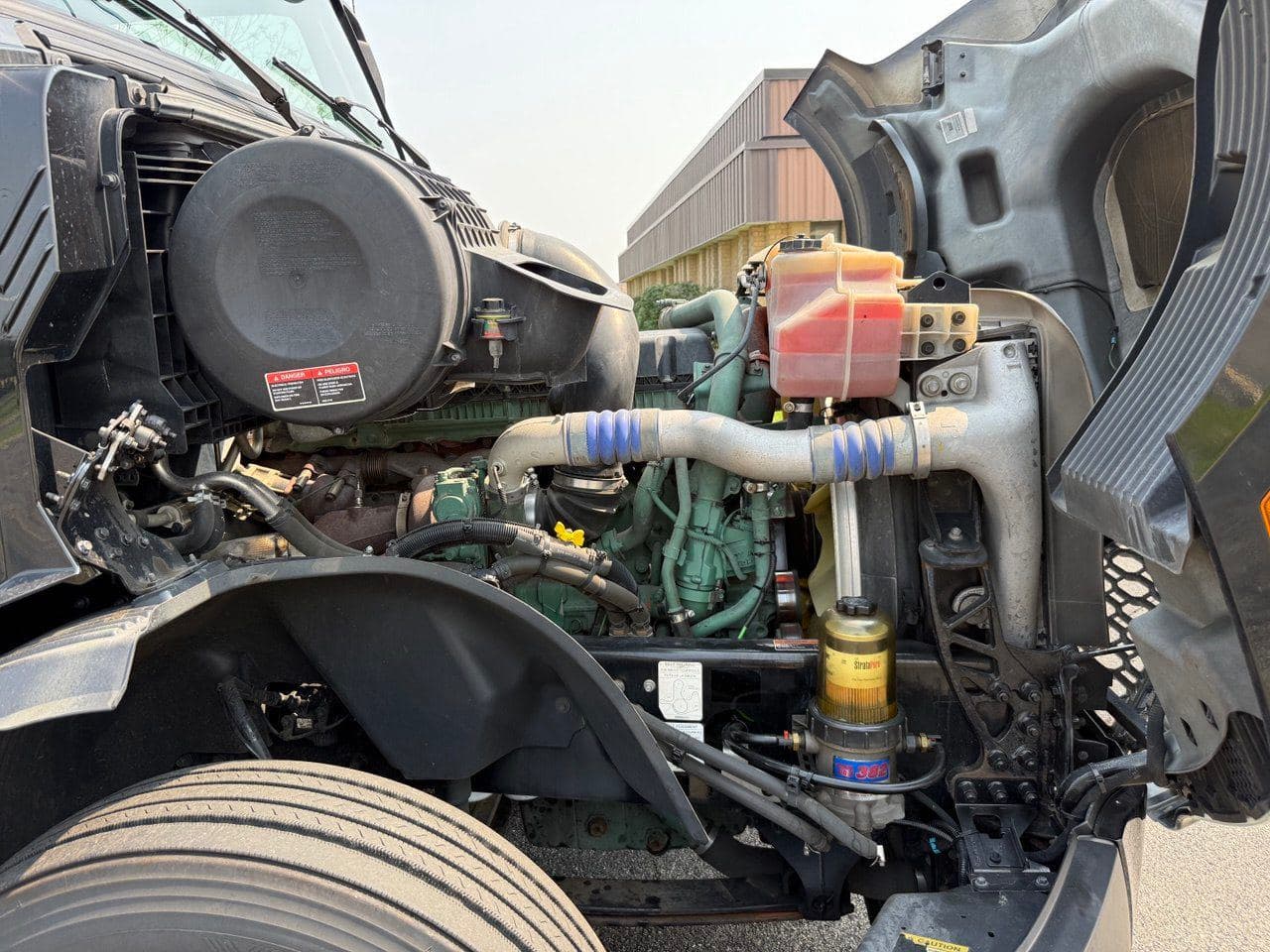 2020 Volvo VNL860 #1172 image 11