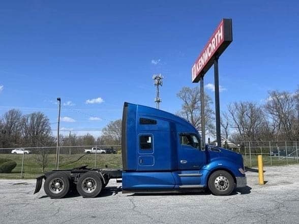2020 Kenworth T680 image 2