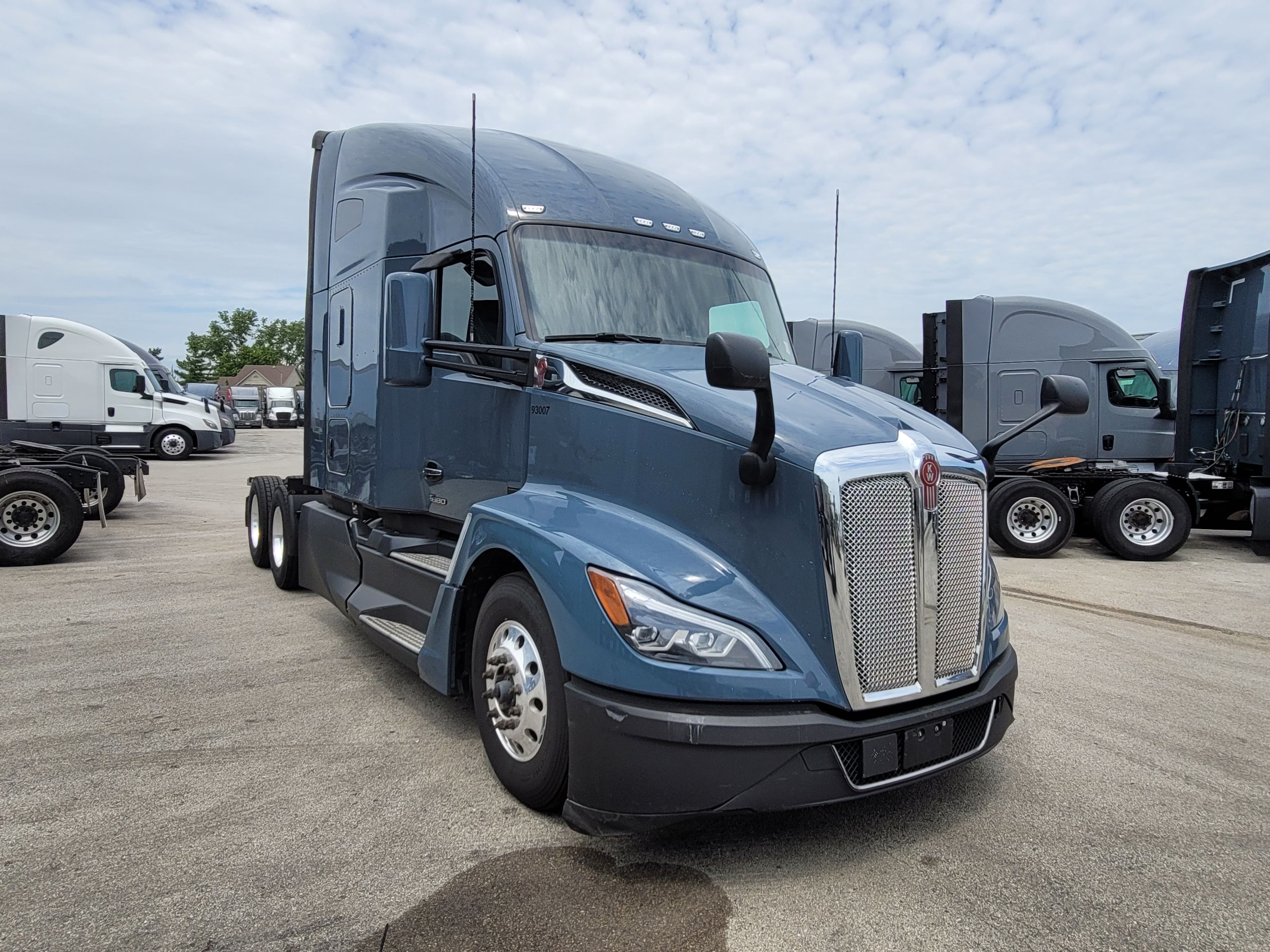 2023 Kenworth T680 image 5