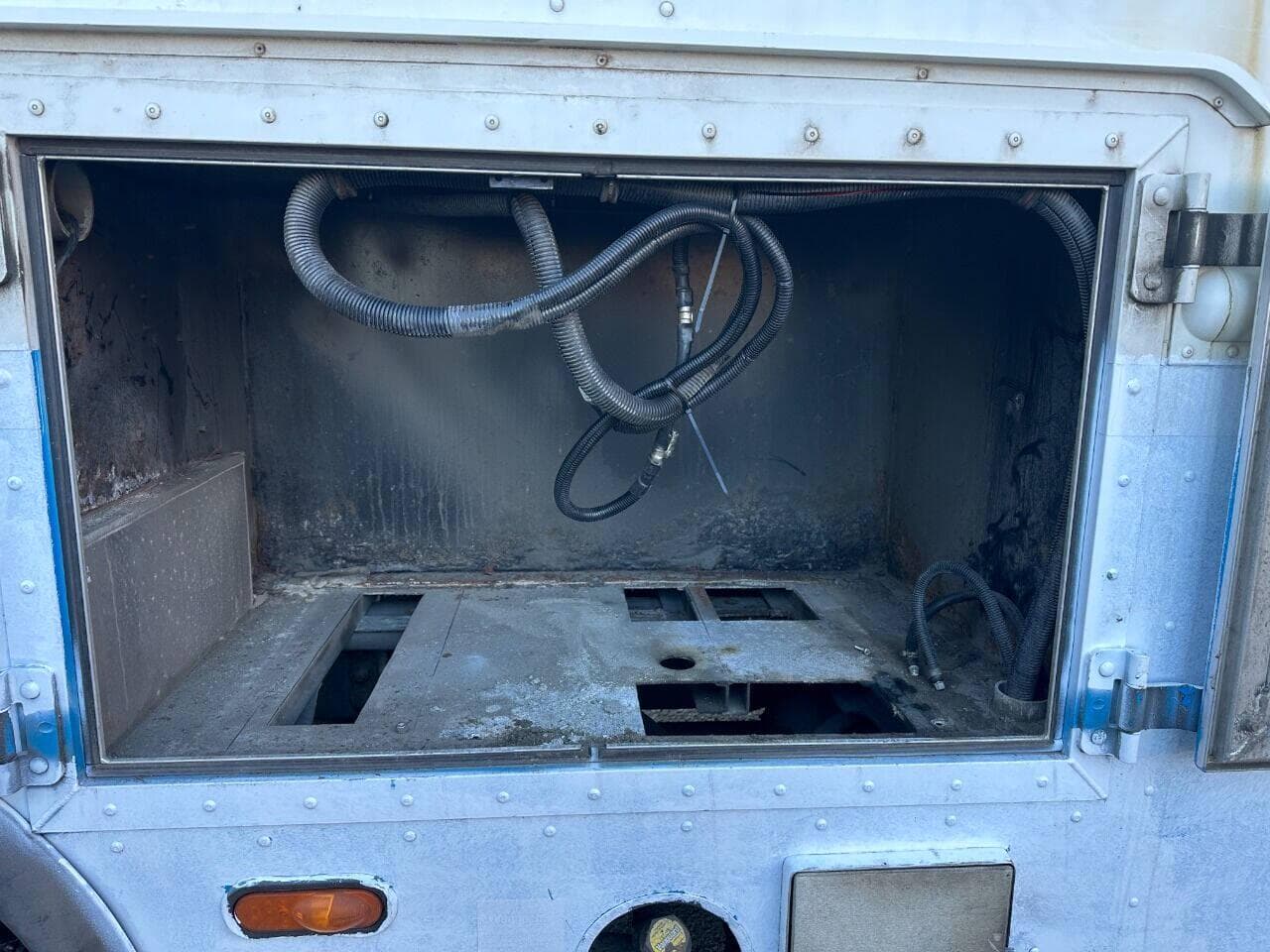 2010 Freightliner MT45 image 19