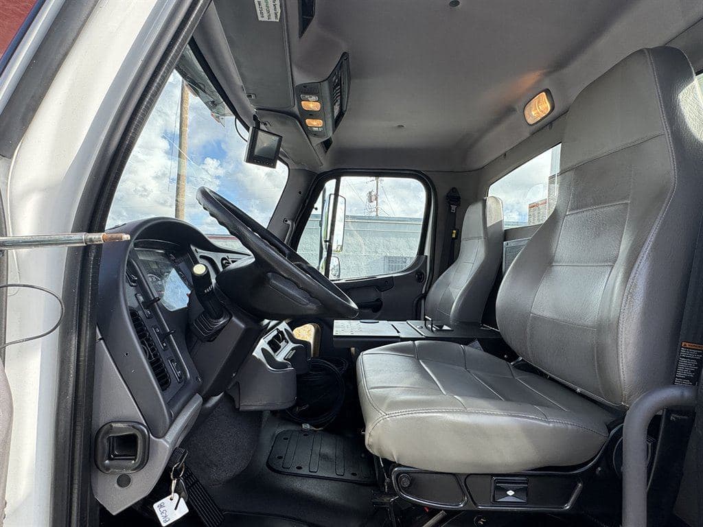 2015 Freightliner M2-112 image 72