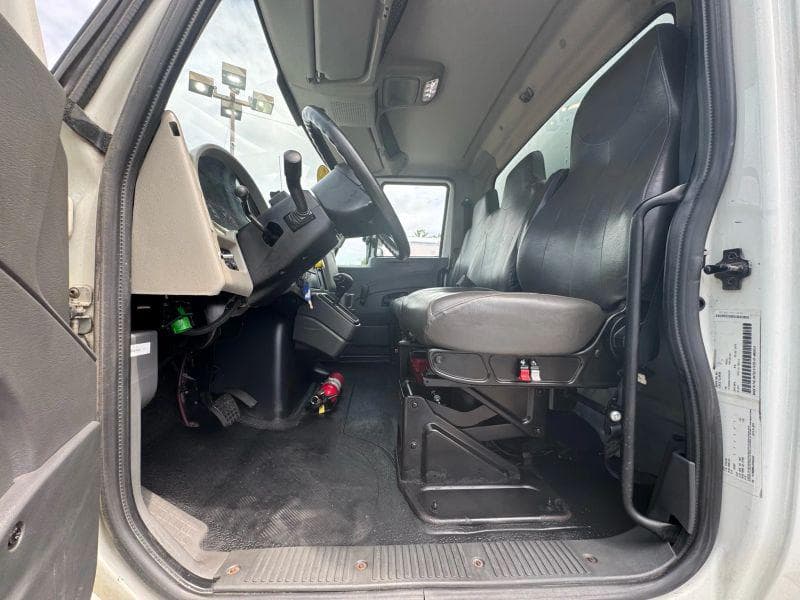 2017 International 4300 image 29