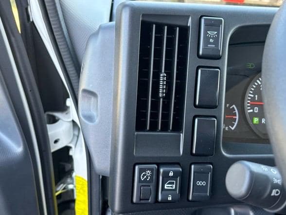 2025 Isuzu NRR image 17