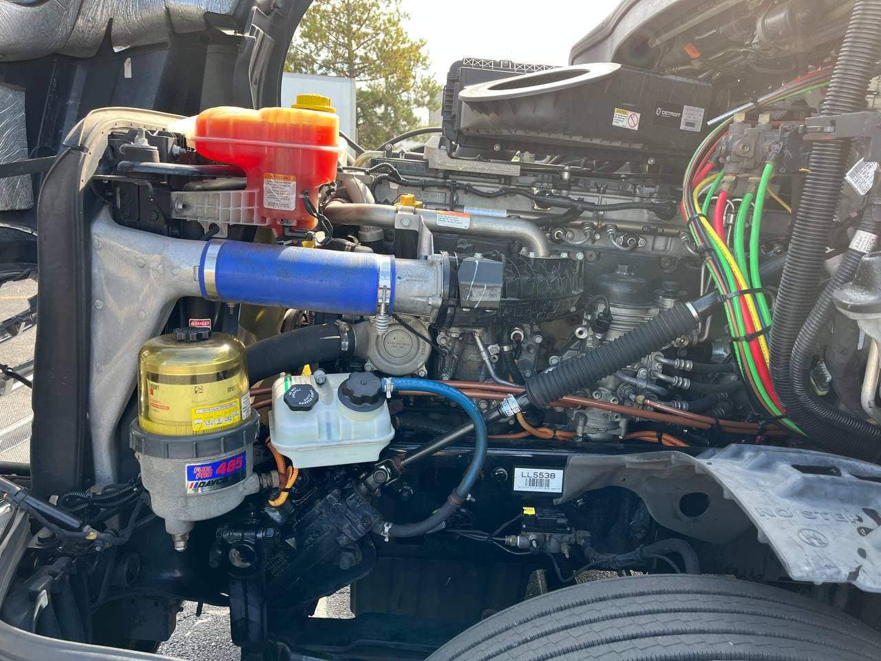 2020 Freightliner Cascadia 126 image 11