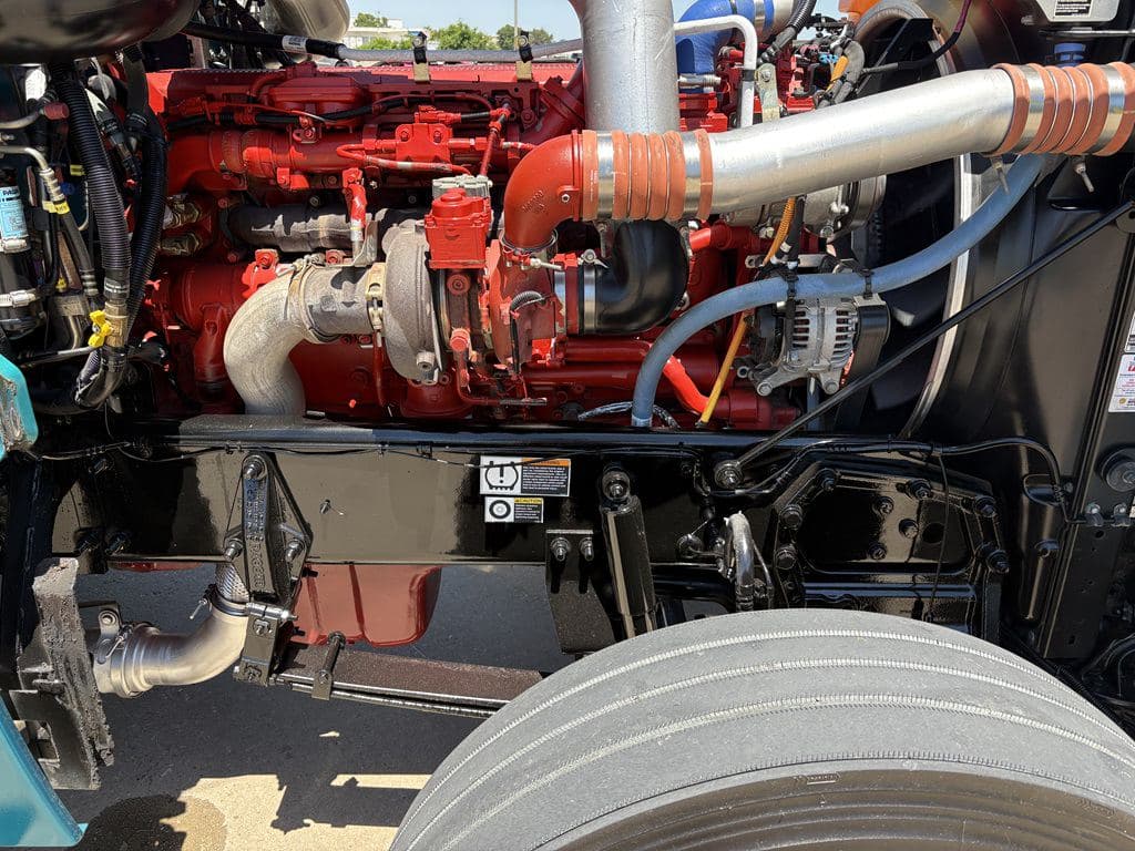 Used 2024 PETERBILT 389 image 15