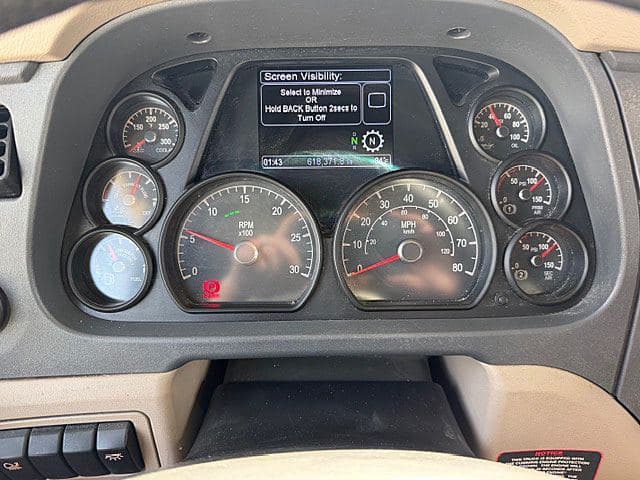 2022 Peterbilt 579 image 10