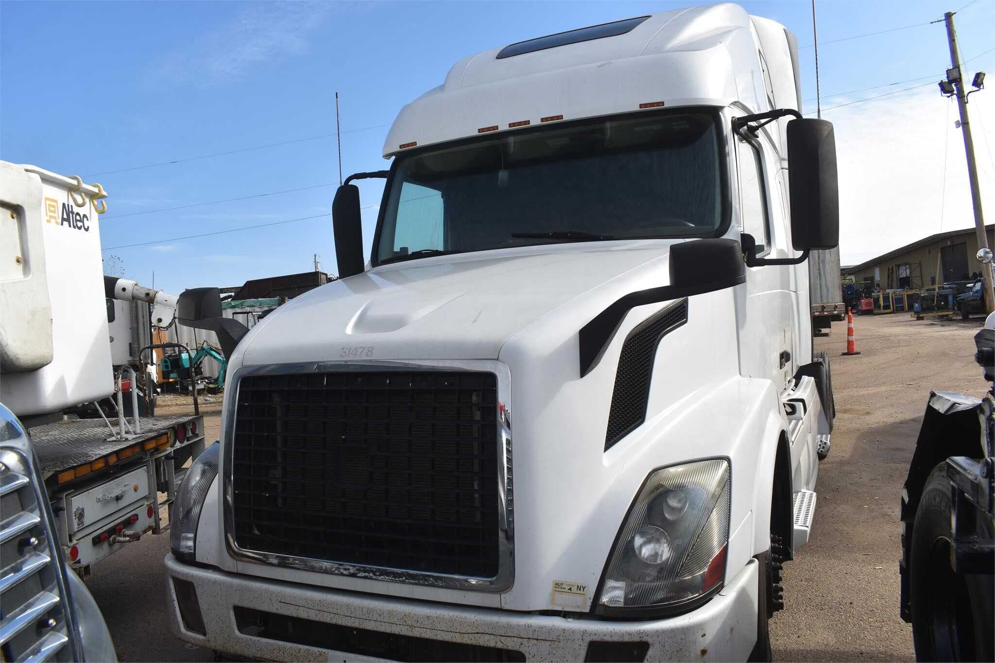 2016 Volvo VNL670 image 3