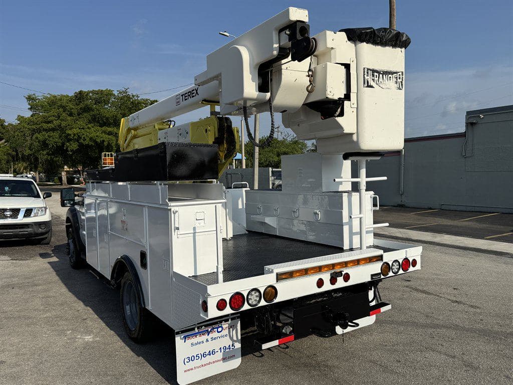 2016 Ford F550 image 10