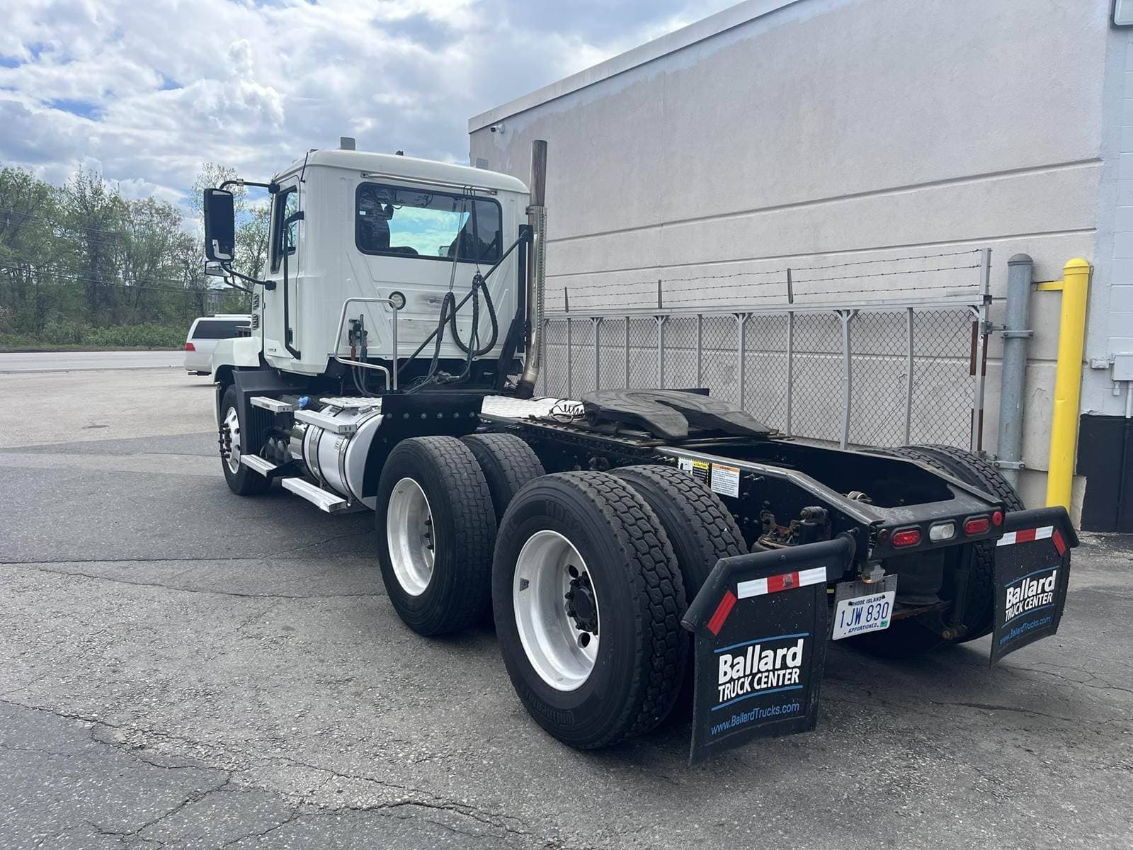 2019 Mack Anthem 64T Day Cab Truck - MP8, 12 Speed M Drive Automatic image 3