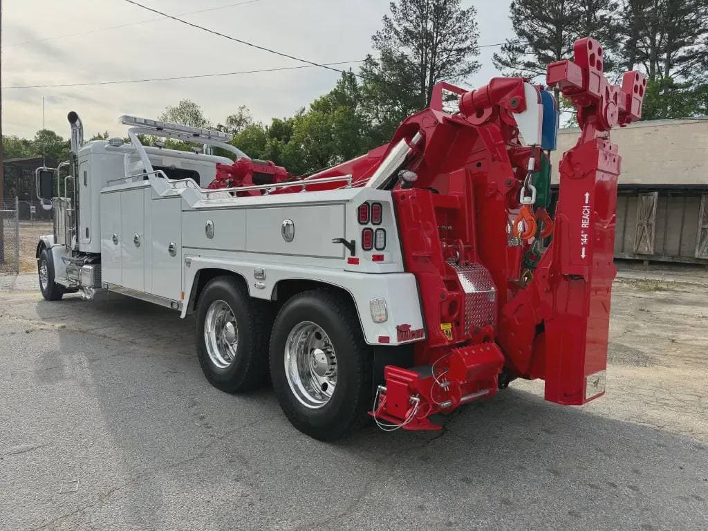 2025 Peterbilt 589 image 3