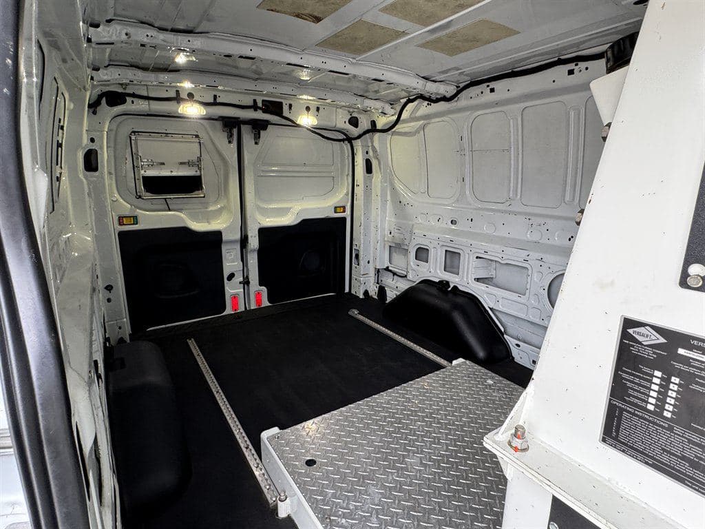 2017 Ford Transit Cargo image 22