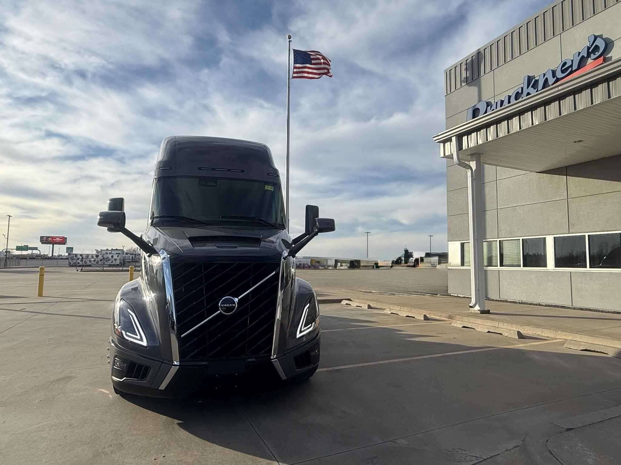 2026 Volvo NEW VNL image 10