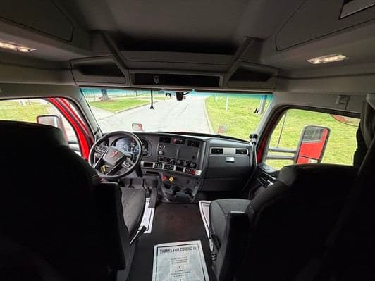 2022 Kenworth T680 image 34