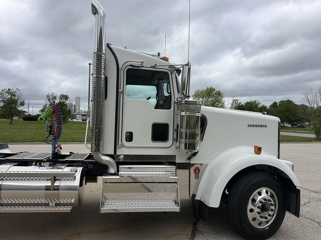 New 2027 KENWORTH W900L image 10