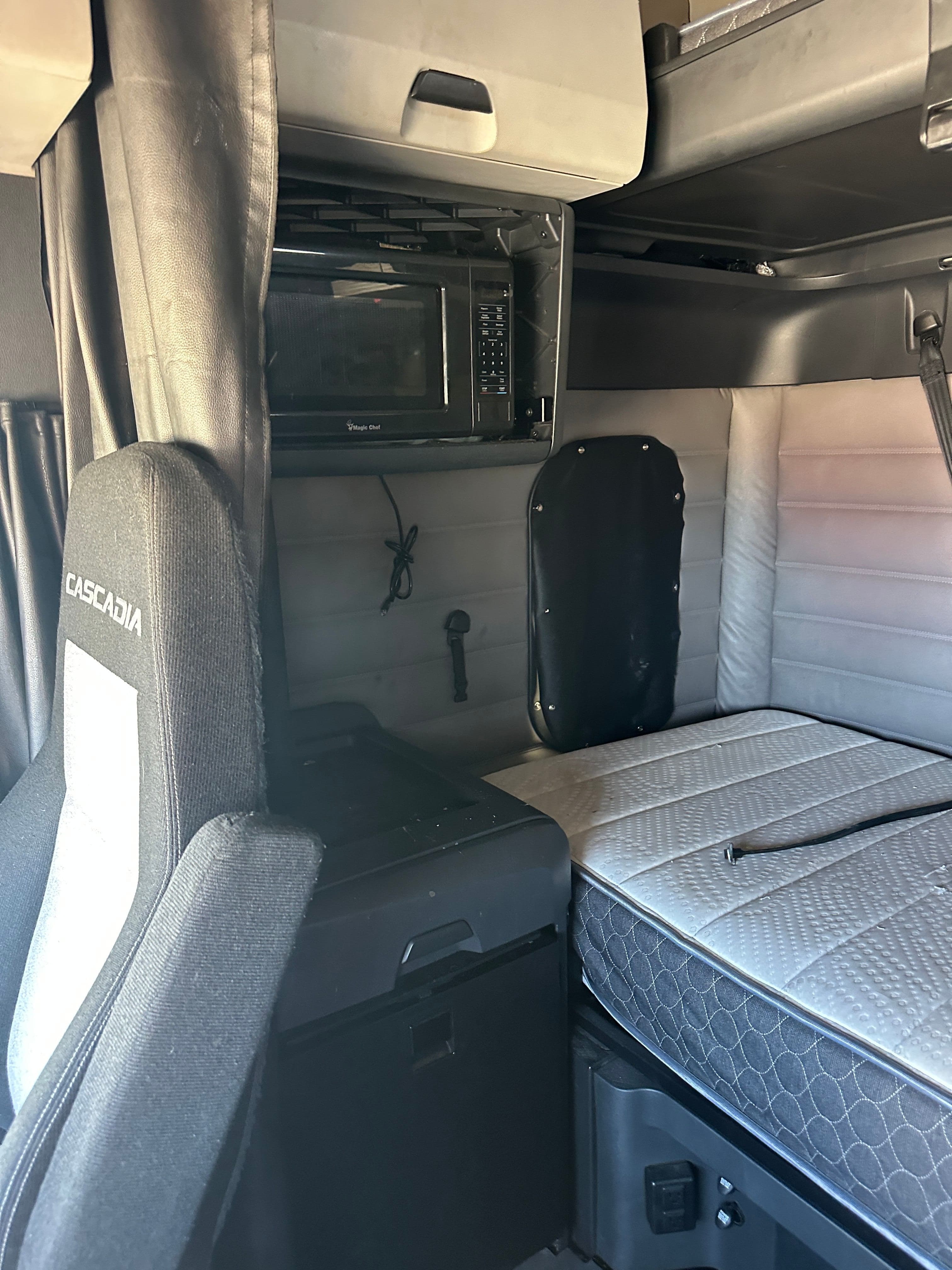 2019 Freightliner Cascadia image 6