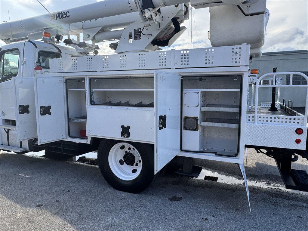2016 Freightliner M2 106 image 22